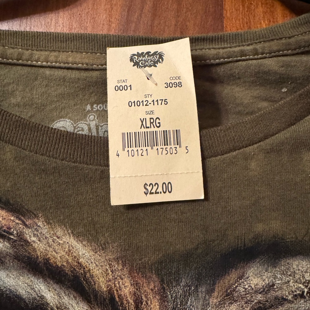 Women’s Lion Graphic Shirt - Size XL - Picture 3 of 4